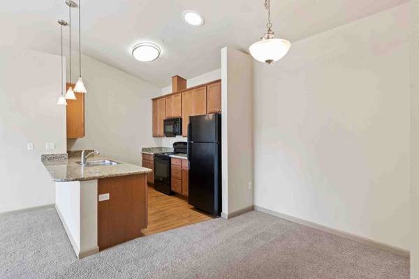 $1,840 / 2br - 930ft2 - 2 dormitorios, 1 baño junto al sendero Wenatchee Loop. ¡Solicitudes GRATIS ahora!!! (Wenatchee)63861316095489122