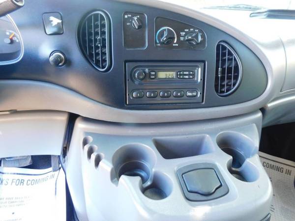 2002 Ford E-Series E 250 - Photo 14