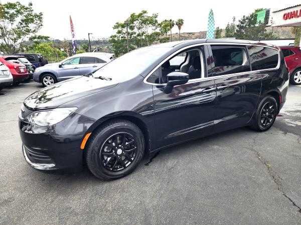 Minivan Chrysler Pacifica Touring 2017 - $10.495 (Mission Valley - Prime Auto Imports)63440157756291121