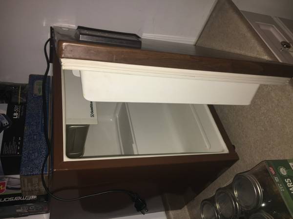 Dorm Mini fridge/refrigerator 1