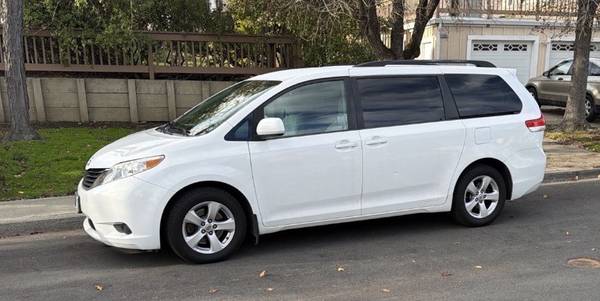 2012 Toyota Sienna LE 1