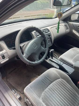 1998 Honda Accord LX (Título limpio) - $1,750 (Atlanta)63620621013889121