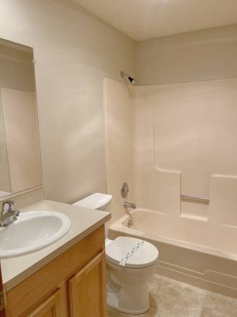 $1,295 / 1br - 628ft2 - Centrally Located Max and Freeway Access- (Cedar Hills)63672600832387122