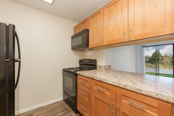 $1,489 ¡Ahorra GRANDE! Estudio y 6 meses de estacionamiento en garaje incluidos (Edmonds)63852481857153122
