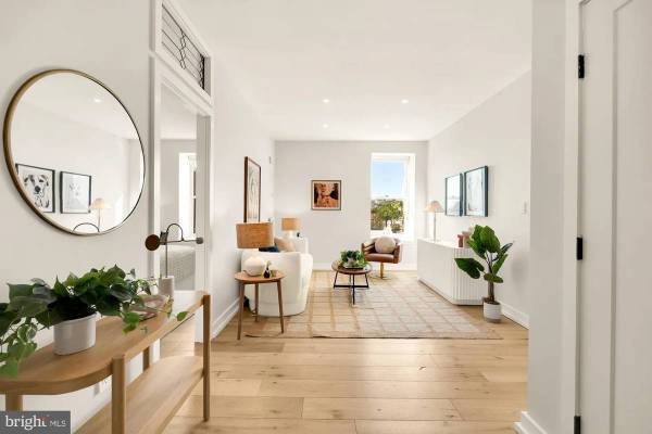 $1,000 / 1br - 550ft2 - Historic Beaux Arts building, fully renovated from top to bottom63958909462787120
