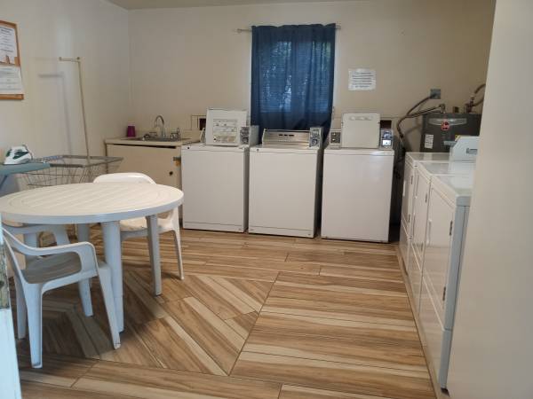 $525 Full-Time RV Lot Sites With Full Hook-ups RV Spaces Are 30 and 50 amp (Beaver Dam, AZ)64020362640259124