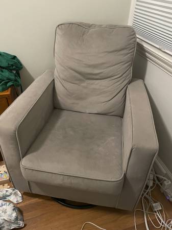 Nursery glider chair 1