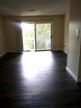$320,000 / 2br - 970ft2 - 2 BR, Condo,1 Bath, great location, 3rd flr., garden style & updated. (Suburban)63996692890114121
