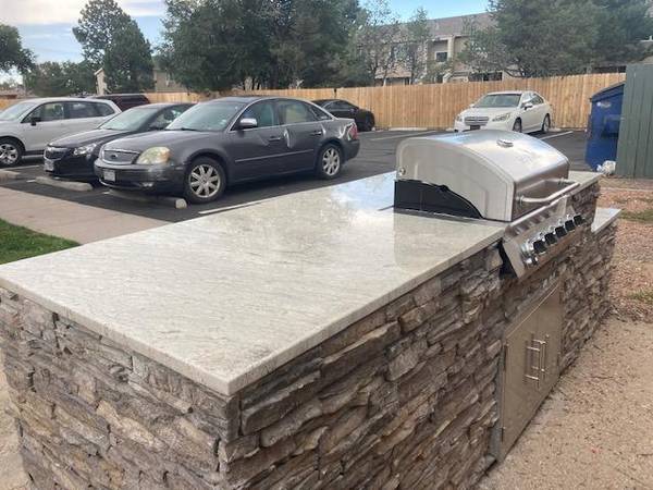 $875 / 1hab - 550ft2 - Servicio de Patrulla de Cortesía, Balcón, Ventana, Cocina (930 N. Murray Blvd.)63658246820993121