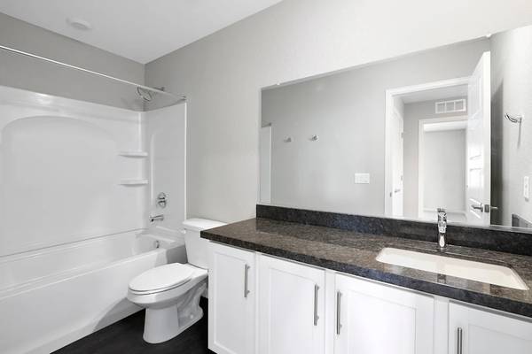 $1,270 / 3br - 1899ft2 - Casa nueva de 2 pisos, 3 baños, 2 cocheras, piso de madera, aire acondicionado, patio grande, parque comunitario/piscina/escuela excelente (Aurora)63962796115715124