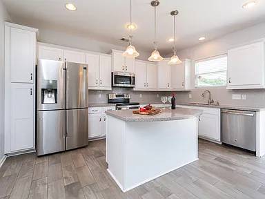$1,050 / 2995ft2 - All Mercedes, Volvo, Amazon, Nurses, Boeing, and Retirees Welcome (Corporate housing for working professionals.)64015945965570121