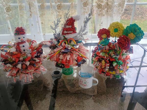 Candy Cup Bouquets, Pinecone Flowers, Christmas Wreaths 1