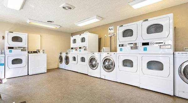 $1,220 / 1br - 560ft2 - Instalaciones modernas de lavandería, patio con estilo de jardín, área de juegos, aire acondicionado en la unidad63794895409283121