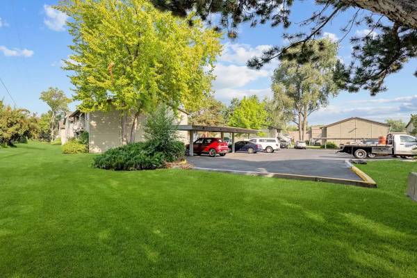 $1,375 / 2br - 892ft2 - Non-Smoking, Walk-In Closets, Covered Parking (Boise)63794945452931121