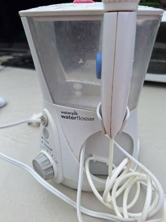 Waterpik oral flosser 1
