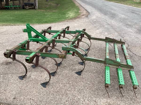 Cultivador de campo JD 8' - $1.700 (Augusta, WI)63471097073923121
