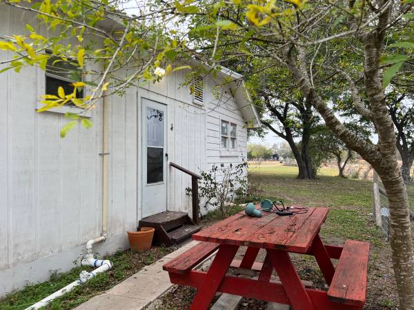 1 bedroom, 1 bath ALL BILLS PAID 1