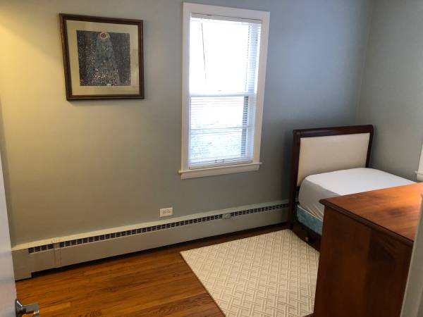 $695 / 4br - Room for Rent (Barrington)63898733788802122
