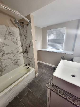 $1,000 / 1br - 415ft2 - Ubicado en , Encimeras de Granito o Piedra, 1/BD 1/BA64013204484098123
