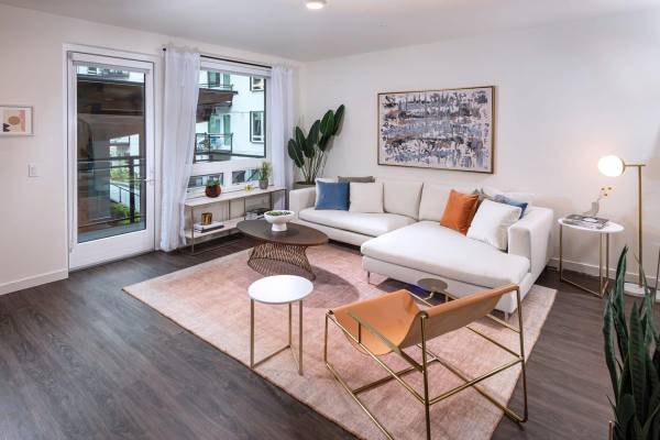 $1,925 / 475ft2 - Business Centers - Remote Work Made Easy (Garage)63934549084419122
