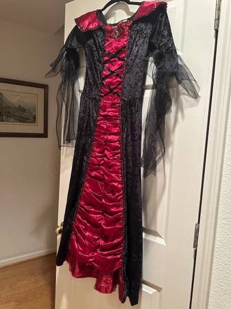 Girls large vampire costume like new! 1