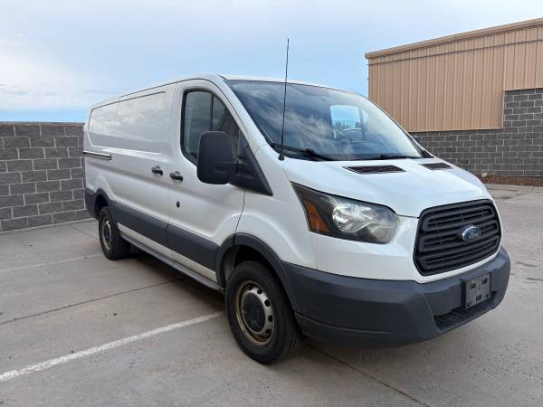 2015 Ford 250 transit excellent condition - $7,000 (Aurora)63621874312193122