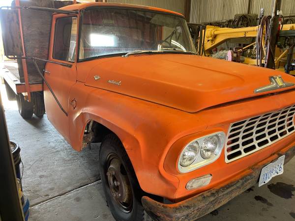1962 international V130, 1ton Dually fb. - $3,900 (antelope Valley)63615965208577123