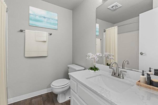 $1,695 / 1br - 666ft2 - Hermosa piscina, basura con valet, bañera de hidromasaje (Mountlake Terrace)63884891611009121