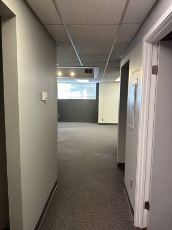 $600 / 430 pies² - Espacio de oficina en Warwick - $600/mes - Disponible a partir del 1/9/2563380492071171122