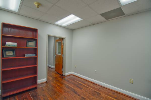 $550 / 120ft2 - Main Street Offices for Lease (Greenville, SC)63661238558467124