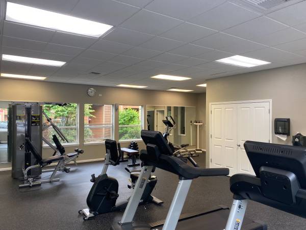 $1,675 / 2br - 870ft2 - #154 - FREE 1st month rent! - Spacious 2nd floor with Washer and Dryer (BEAVERTON)63956646532098120
