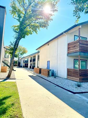 $924 / 1br - 629ft2 - Is this too good to be true? The perfect location in Dallas (Dallas)63867602713601120
