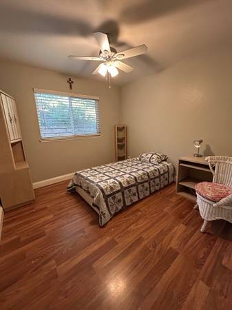 $950 / 3br - 144ft2 - Habitación privada en alquiler. Mujer preferida. (Mission Viejo)64027920064001120