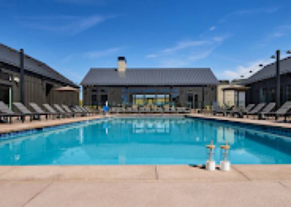 1 Bed / 1 Bath in Castle Pines 1