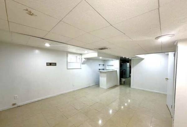 $2,000 / 2br - @ Renovated 2bed Apt w/i "Utilities/ Wi-Fi/ Laundry/ Backyard/ Pet" (Douglaston/ Little Neck, NY)63945362711043124