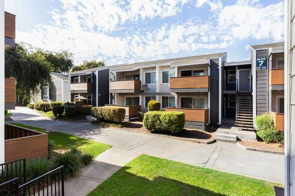 $2,839 / 2br - 870ft2 - Situated in Fremont!, 2B/2B, On-Street Parking (fremont / union city / newark)63790096240897122