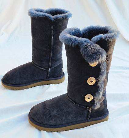 Ugg Bailey Button Triplet II Boots Size Women's Navy clothing