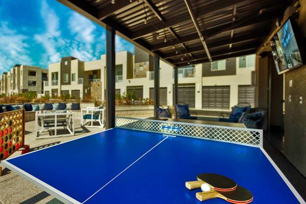 $1,799 / 2br - 1134ft2 - Common Grillng Area Stations, Garage, Serene Fire Pit63966952319491121