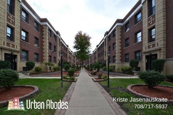 $2,695 / 3br - 1100ft2 - 3 Bedroom, 1 Bath in Wrigleyville  $300 off First Months Rent (Wrigleyville)63781655019139120