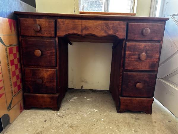Free vintage desk 1
