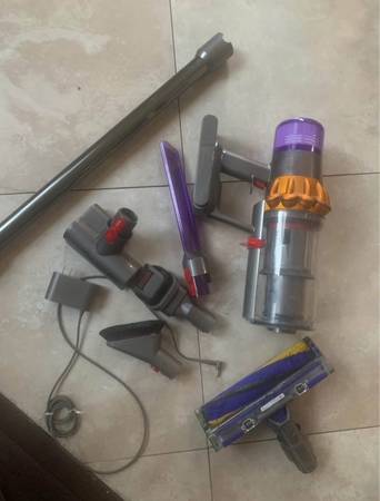 Dyson V15 Detect vacuum Powerful intelligent for whole-home deep clean 1