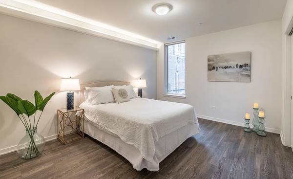 $800 / 4br - 💧 Poolside Living – 2 Rooms for Rent in 4-Bed Home (40th and Ray)64024822382081120