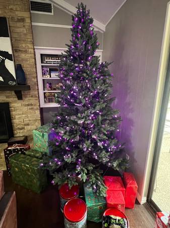 Beautiful musical 7' Christmas tree 1