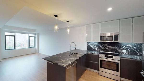 $4,184 / 1 hab. - 782 pies² - Electrodomésticos de acero inoxidable, Balcón, Revestimiento de azulejos, Lavadora y secadora (345 Harrison Ave.)63856447066755124