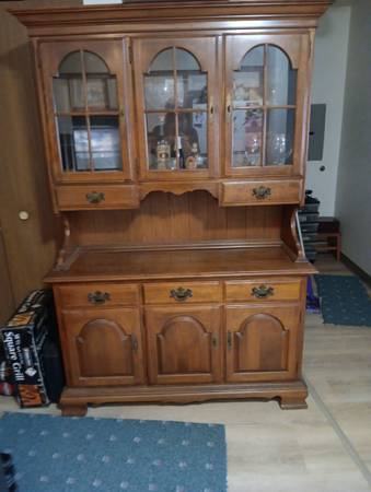 Ethan Allen hutch 2pc 1