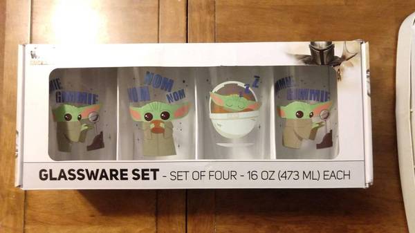 NEW Star Wars Mandalorian Gimme Nom Nom Baby Yoda 4 Glass Set 16oz 1