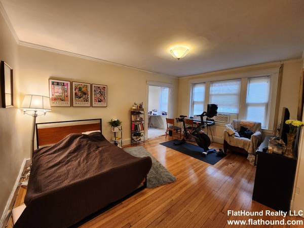 $2,095 Large Brighton Studio - DECEMBER 1st (Brighton)63996693281666121
