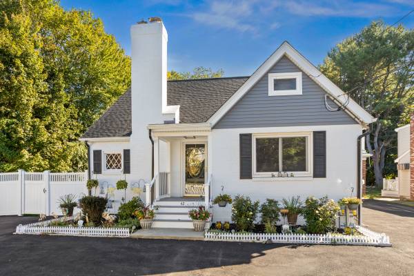 $970,000 / 6br - 2989ft2 - OPEN HOUSE TODAY! 12pm-2pm - 6Bdrm Walnut St Home offers Inlaw Posss (Saugus)64295205922946123