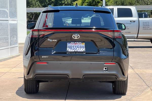 2024 Toyota bZ4X SUV negro - $27,400 (_Toyota _ _ bZ4X _)63472753270275124