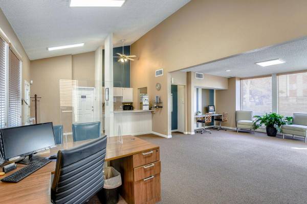 $1,175 / 2br - 805ft2 - Wood-Style Plank Flooring, Beautiful Swimming Pool, City Views (Vista Grande)63658162007171123